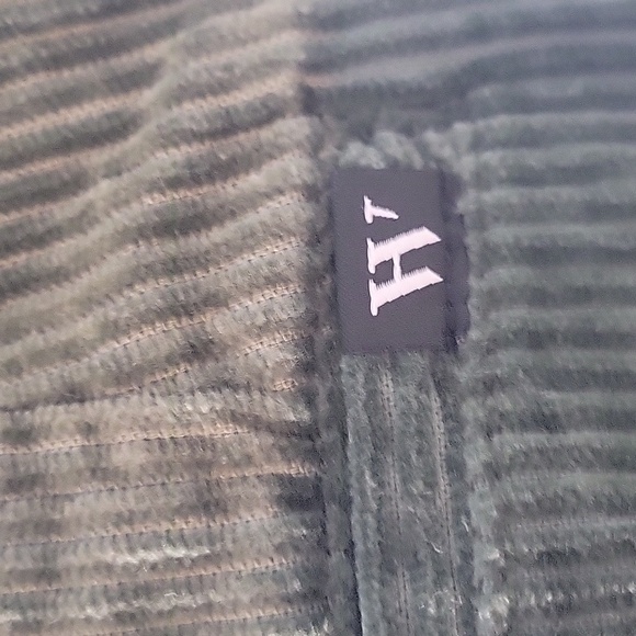 Shorts NWT - Picture 5 of 5